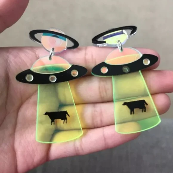 Beam Me Up Scottie UFO Earrings - Picture 4 of 8